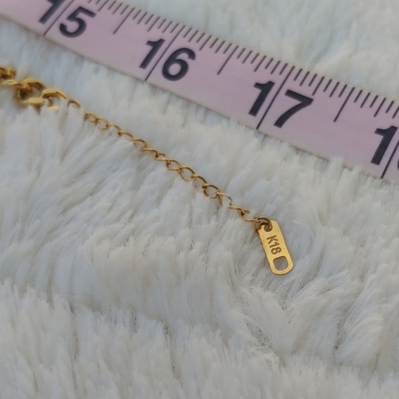 Queen Elizabeth 18K Gold Plated Coin Pendant with 16 Inch Chain - Picture 9 of 14